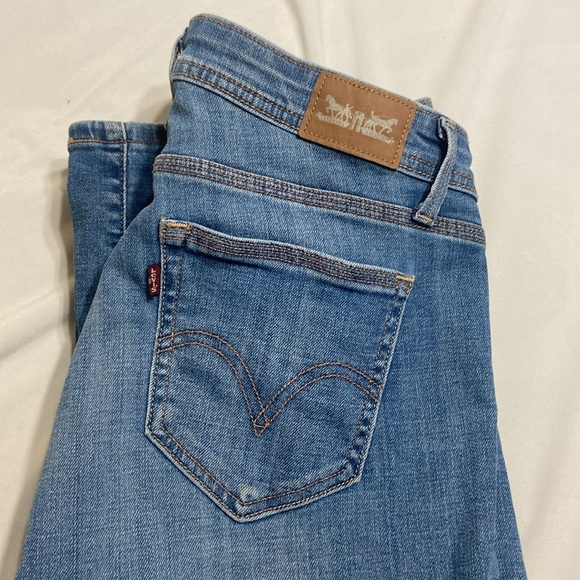 Levi's Women's Blue Jeans - Picture 3 of 6